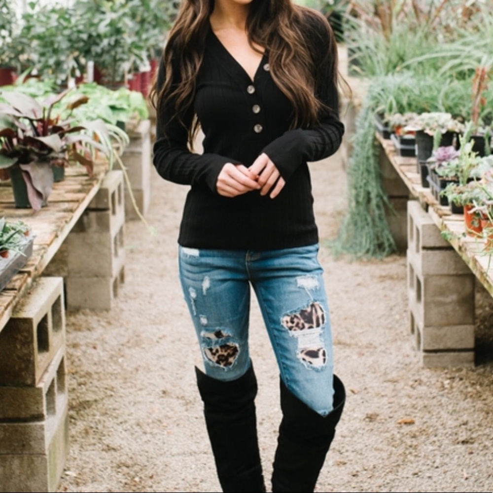 NWT Black Button Ribbed Henley Long Sleeve Top - Picture 4 of 8